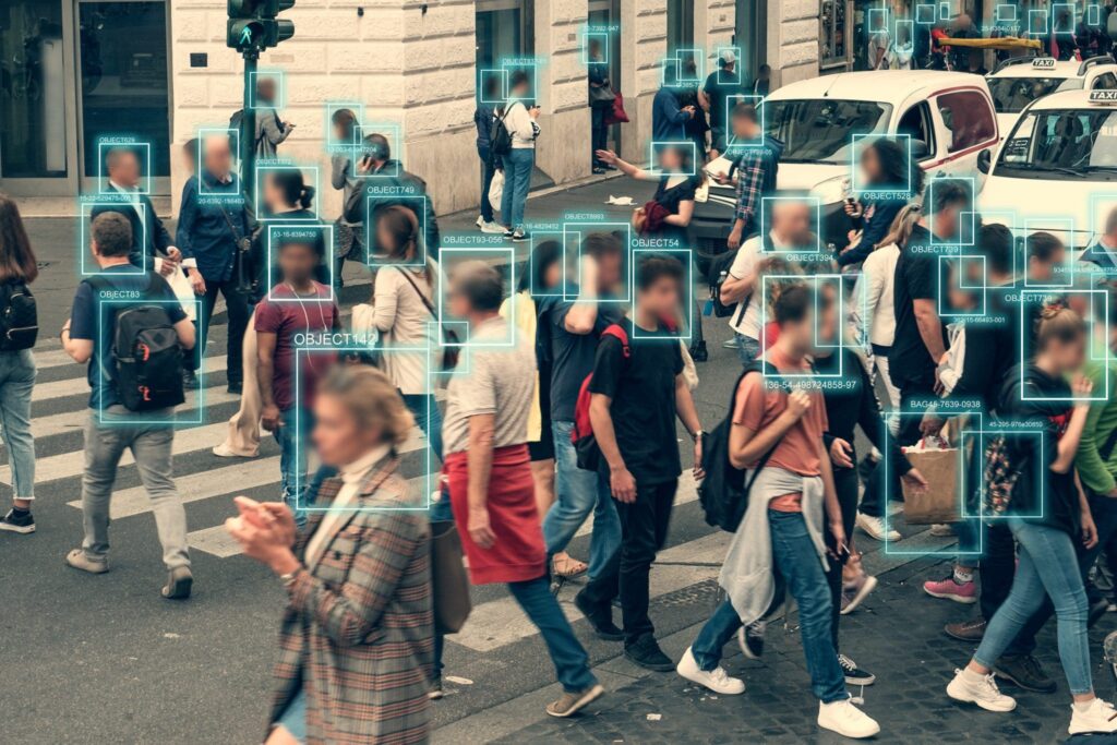 algorithmes reconnaissance faciale biais foule échelle QL2ozi